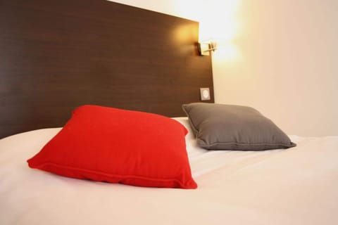 Superior Queen Room | In-room safe, free WiFi, alarm clocks