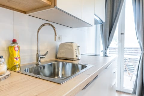 Apartma , balkony, montain view, A3 | Private kitchen | Fridge, stovetop, dishwasher, electric kettle