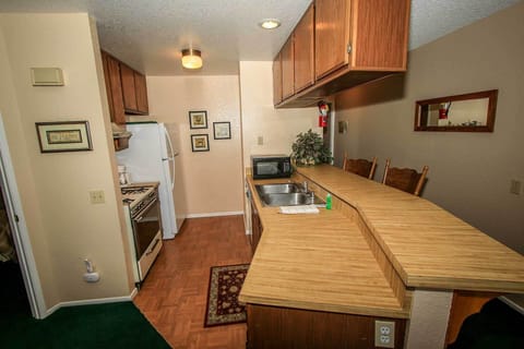 Condo, 2 Queen Beds, Hot Tub, Mountain View (1412) | Private kitchen | Coffee/tea maker