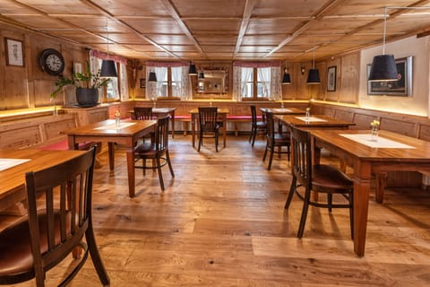 Breakfast and dinner served, Regional cuisine