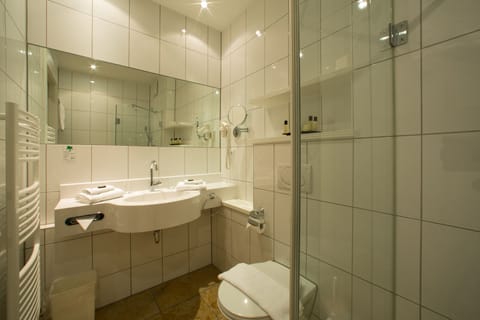 Luxury Double Room (Superior) | Bathroom | Shower, hair dryer, bathrobes, slippers