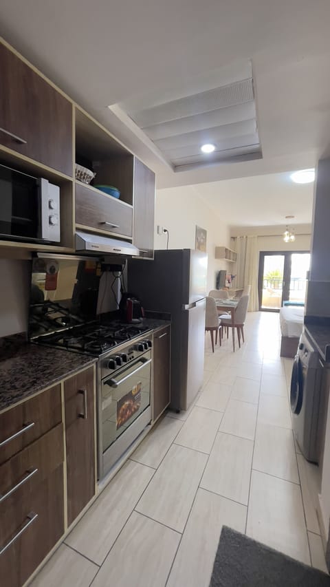 Studio Pool View 12106 | Private kitchen | Full-size fridge, microwave, stovetop, toaster