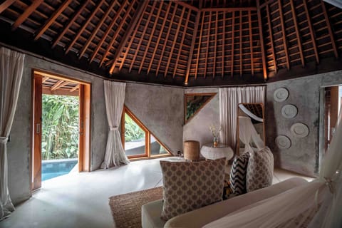 Pool Suite | Premium bedding, minibar, desk, bed sheets