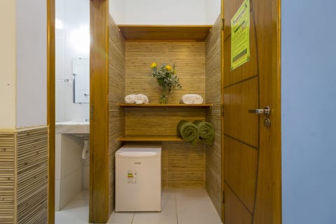 Minibar, free WiFi, bed sheets