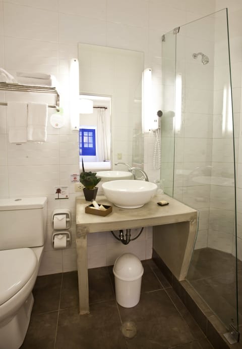 Standard Single Room | Bathroom | Free toiletries, hair dryer, towels