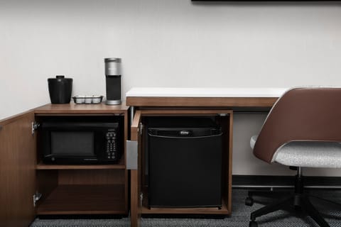 Premium bedding, desk, iron/ironing board, free cribs/infant beds