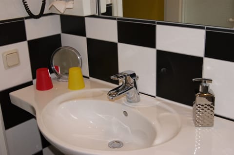 Double Room | Bathroom | Shower, hair dryer, towels