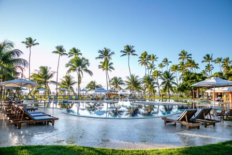 Outdoor pool, pool umbrellas, sun loungers