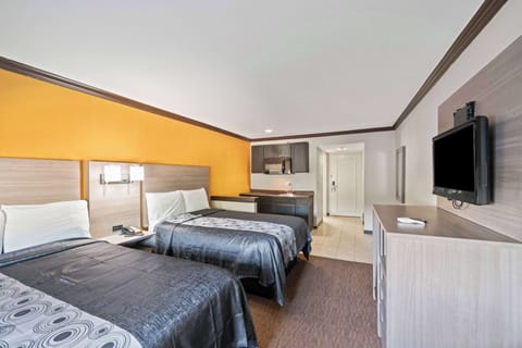 Room, 2 Double Beds, Non Smoking, Kitchenette | Room amenity