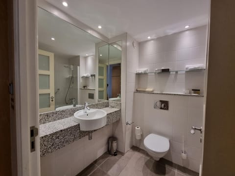 Separate tub and shower, hair dryer, towels