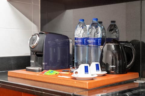 Two Bedroom Premier Apartmen | Coffee and/or coffee maker