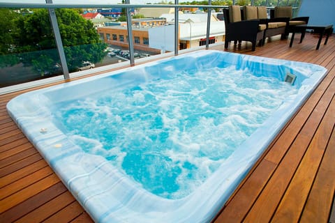 Outdoor spa tub