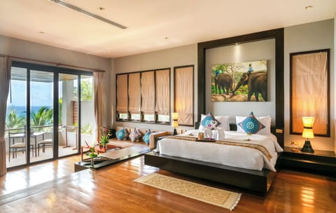 Grand Thai with Natural Ocean View & Spa Bath | Pillowtop beds, minibar, in-room safe, desk