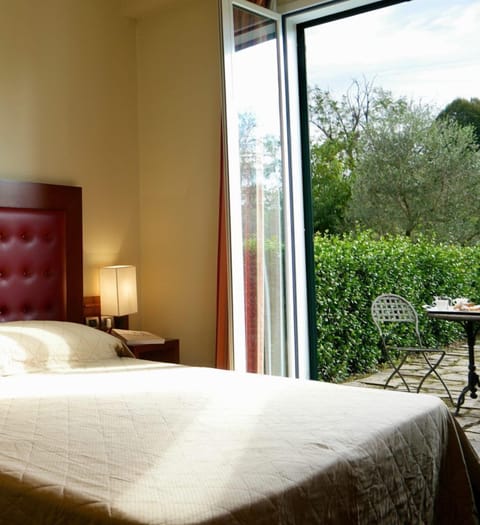 Classic Room | 1 bedroom, hypo-allergenic bedding, down comforters, minibar