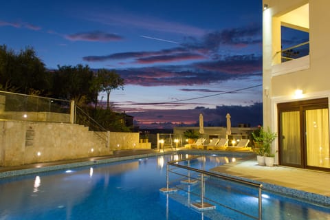 Seasonal outdoor pool, pool umbrellas, sun loungers