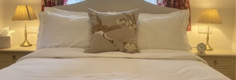 Double Room, Ensuite (Room 7) | Individually decorated, iron/ironing board, free WiFi, bed sheets