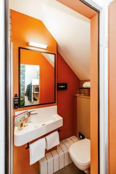 Standard Double Room, 1 Double Bed | Bathroom | Shower, eco-friendly toiletries, hair dryer, towels