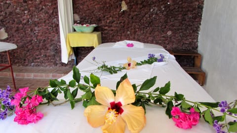 Couples treatment rooms, sauna, hot tub, steam room, hot springs