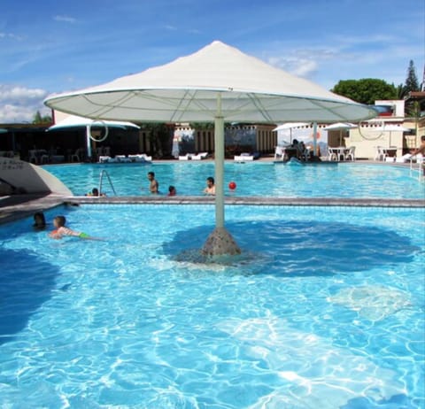 2 indoor pools, 5 outdoor pools, open 8:30 AM to 7:00 PM, free cabanas