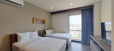 Deluxe Suite, 2 Double Beds, Non Smoking | In-room safe, desk, laptop workspace, blackout drapes