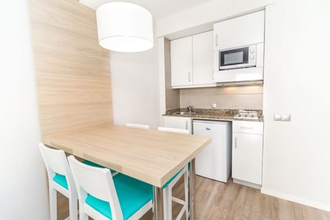 Apartment, 1 Bedroom, Balcony | Private kitchenette | Fridge