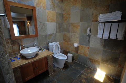 Quadruple Room (E) | Bathroom | Separate tub and shower, deep soaking tub, designer toiletries