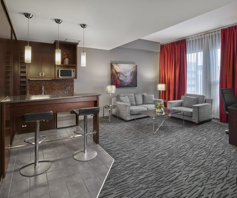 Platinum Suite, 1 Bedroom | Premium bedding, pillowtop beds, minibar, in-room safe