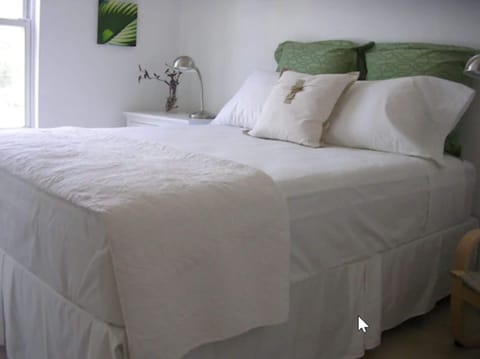 Standard Room, 1 Queen Bed | Pillowtop beds, individually decorated, individually furnished