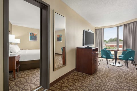 Suite, 1 Bedroom (Parlor) | Premium bedding, pillowtop beds, in-room safe, desk