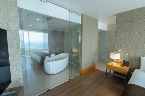 Premium Suite, 1 King Bed, Sea View (Single) | Bathroom | Free toiletries, hair dryer, towels