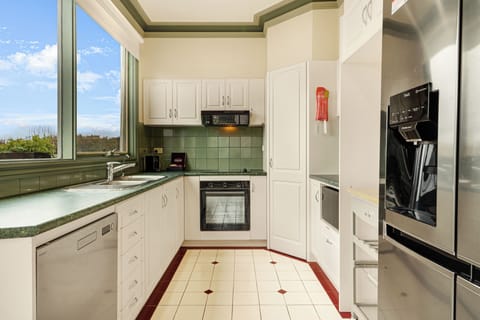 Deluxe Apartment, 2 Bedrooms, Mountain View | Private kitchen | Fridge, microwave, electric kettle, toaster