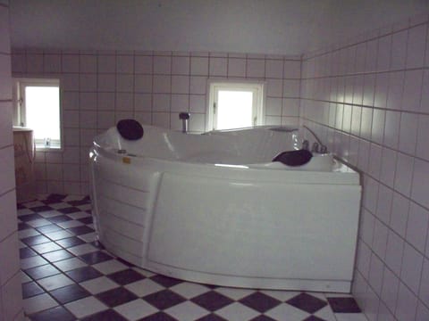 Basic Double Room, Shared Bathroom | Bathroom | Shower, towels, soap, toilet paper