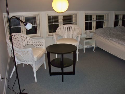 Basic Double Room, Shared Bathroom | In-room safe, individually decorated, individually furnished