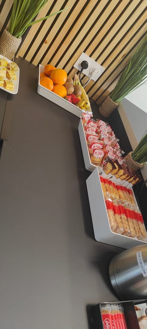 Daily continental breakfast (EUR 6 per person)