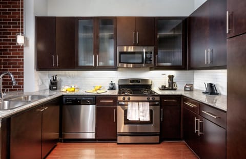 Apartment, 1 King Bed | Private kitchen | Fridge, microwave, oven, stovetop