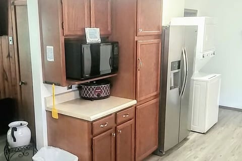 Family Cottage | Private kitchen | Microwave, oven, stovetop, dishwasher