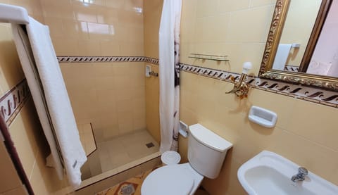 Economy Room | Bathroom | Shower, rainfall showerhead, designer toiletries, hair dryer