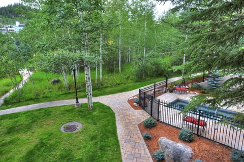 Condo, 2 Bedrooms | Property grounds