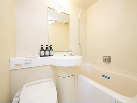 Combined shower/tub, free toiletries, hair dryer, slippers