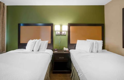 Studio, 2 Double Beds, Non Smoking | Desk, iron/ironing board, free WiFi