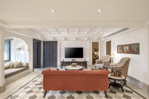 Presidential Suite | Living room | Flat-screen TV