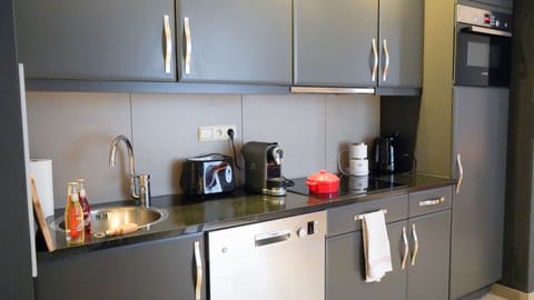 Apartment, 2 Bedrooms | Private kitchen | Fridge, microwave, oven, stovetop