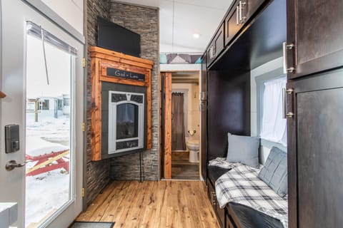 Cabin (Tiny House Molly) | Living area | 40-inch flat-screen TV with satellite channels, TV, streaming services