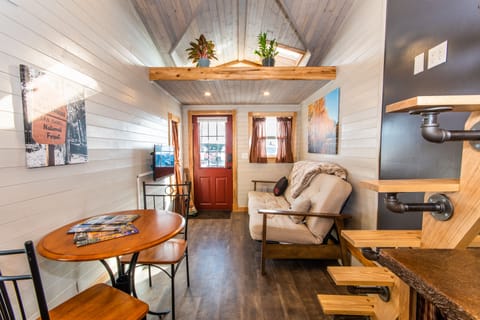 Cabin (Tiny House Aspen) | Living room | 40-inch flat-screen TV with satellite channels, TV, streaming services