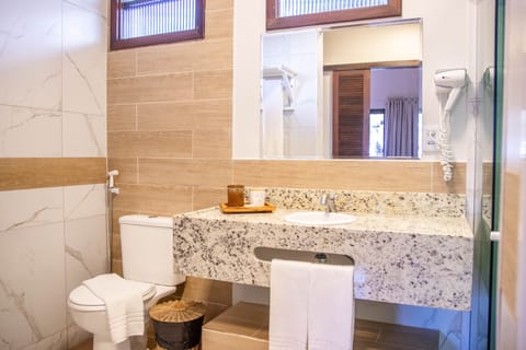 Premium Suite Sea Front | Bathroom | Shower, free toiletries, towels, soap