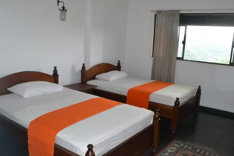 Double Room | Premium bedding, desk, soundproofing, free WiFi