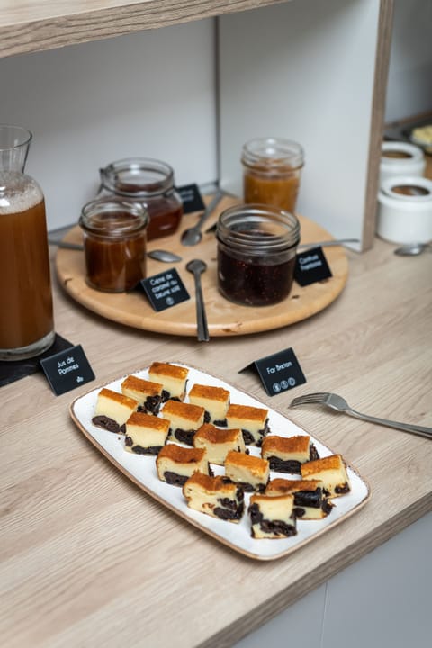 Daily buffet breakfast (EUR 16 per person)