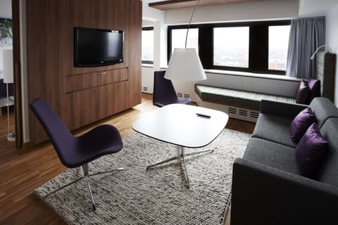 Junior Suite | In-room safe, laptop workspace, soundproofing, iron/ironing board