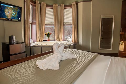 Room, 1 King Bed, Jetted Tub | Individually decorated, individually furnished, iron/ironing board