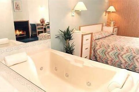 Suite | Jetted tub